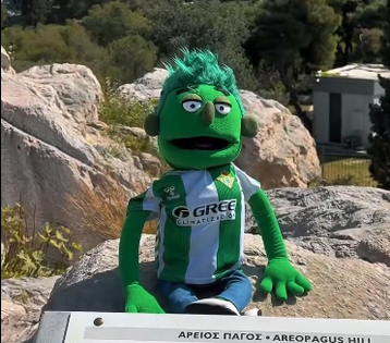 Η Μπέτις «περιπλανιέται» στην Αθήνα υπό τους ήχους του Ζαμπέτα (vid)