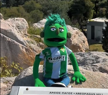 Η Μπέτις «περιπλανιέται» στην Αθήνα υπό τους ήχους του Ζαμπέτα (vid)