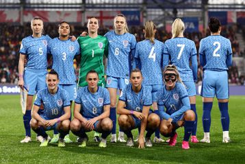 Οι φανέλες της εθνικής Αγγλίας κι Αυστραλίας δεν είχαν ονόματα για ένα συγκινητικό λόγο