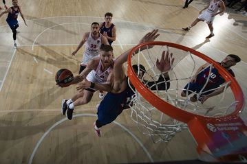 Τι έχει κάνει φέτος ο Ολυμπιακός στα δυο ματς με τη Μπαρτσελόνα