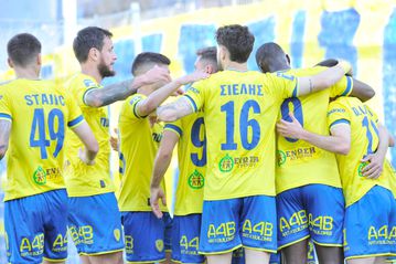 Ο Παναιτωλικός «λύγισε» τη Λαμία κι έκανε σεφτέ στα playouts