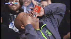 Τι σημαίνει το «bottles» που τρεντάρει για την Άρσεναλ- Η χαρακτηριστική κίνηση των φίλων της Μάντσεστερ Σίτι