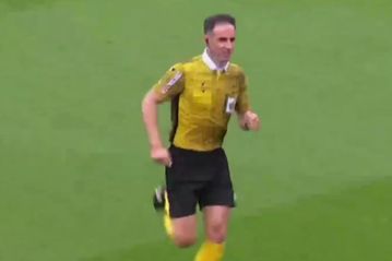 Ήθελε να γίνει... Viral ο διαιτητής του Ουέσκα - Ντεπορτίβο Λα Κορούνια και ξέχασε τις κάρτες (Vid)