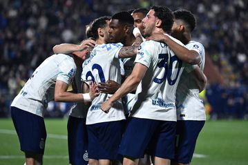 «Λύγισε» την Κόμο του Δουβίκα και κρατά γερά την κορυφή η Ίντερ