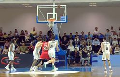 Σοκ στον Ολυμπιακό με Πετρούσεφ - Αποχώρησε υποβασταζόμενος (vid)