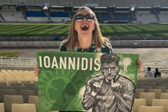 Όσκαρ ατυχίας: Θαυμάστρια του Ιωαννίδη από το Βέλγιο ταξίδεψε στην Ελλάδα για το ντέρμπι χωρίς να γνωρίζει πως είναι εκτός αποστολής