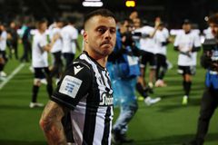 Το ξέσπασμα του Βιεϊρίνια και η χειραψία με τον χαμογελαστό Αλμέιδα - Η ατάκα του στον Πέλκα