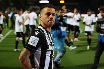 Το ξέσπασμα του Βιεϊρίνια και η χειραψία με τον χαμογελαστό Αλμέιδα - Η ατάκα του στον Πέλκα