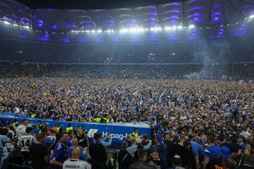 Σκηνές χάους στο Αμβούργο μετά την άνοδο: 44 τραυματίες, ένας σε κρίσιμη κατάσταση κατά τη διάρκεια των πανηγυρισμών