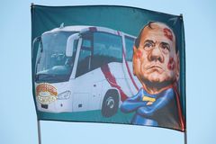 Τα σκάνδαλα, τα Bunga Bunga πάρτι και η ζωή του επαναστάτη Σίλβιο Μπερλουσκόνι (vids)