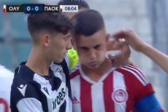 Υπέροχο fair play στο ΠΑΟΚ - Ολυμπιακός Κ17: Η αγκαλιά παρηγοριάς των δύο αρχηγών (gallery)