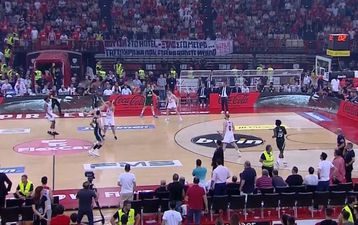 Απίθανο buzzer beater τρίποντο του Τζέριαν Γκραντ από το κέντρο, με την συμπλήρωση του πρώτου μέρους! (vid)