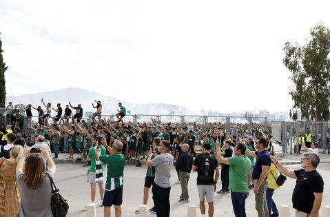 Ραντεβού των οπαδών του Παναθηναϊκού για να αποθεώσουν τους παίκτες του Αταμάν