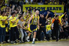 Πρωταθλήτρια Τουρκίας η Φενέρμπαχτσε με πρωταγωνιστές Καλάθη και Παπαγιάννη - Νίκησε στην παράταση την Αναντολού Εφές στο Game 4 (vid)