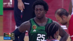 Το... δολοφονικό βλέμμα του Ναν στον διαιτητή μετά το τέταρτό του φάουλ (vid)