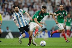 Παραμένει ανοιχτή για τον Αλμέιδα η περίπτωση Αραούχο για τα στόπερ