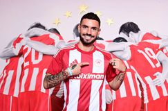 Ο Καμπελά επιστρέφει στην Αθήνα για την προετοιμασία του Ολυμπιακού (pic)