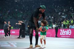 Η ΚΑΕ Παναθηναϊκός ευχήθηκε στον Λεσόρ για τη γέννηση της κόρης του