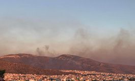 Φωτιά στην Άνω Γλυφάδα στην περιοχή της Τερψιθέας