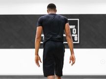 Ο Γιάννης Αντετοκούνμπο όλο το καλοκαίρι δούλευε μακριά από τα φώτα