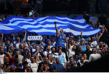 Χιλιάδες Έλληνες πλημμύρισαν τις κερκίδες της Riga Arena (pics)