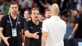 Η χειραψία Βασίλη Σπανούλη - Εργκίν Αταμάν (pic)