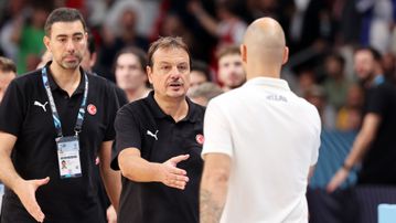 Η χειραψία Βασίλη Σπανούλη - Εργκίν Αταμάν (pic)