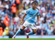 Ο Ρίκο Λιούις ανανέωσε με τη Μάντσεστερ Σίτι έως το 2030