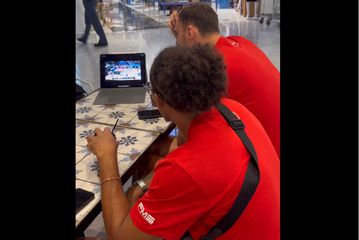 Ολυμπιακός: Μιλουτίνοφ και Γουόρντ βλέπουν Eurobasket στο αεροδρόμιο (vid)