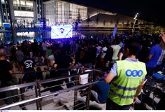 Πλήθος κόσμου παρακολουθεί το Ελλάδα - Τουρκία στο Ίδρυμα Σταύρος Νιάρχος (gallery)