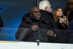 Ο πατέρας του Εμπαπέ αντιδρά: «Κριτικάρουν κάποιον που σκοράρει 60 γκολ τον χρόνο...»