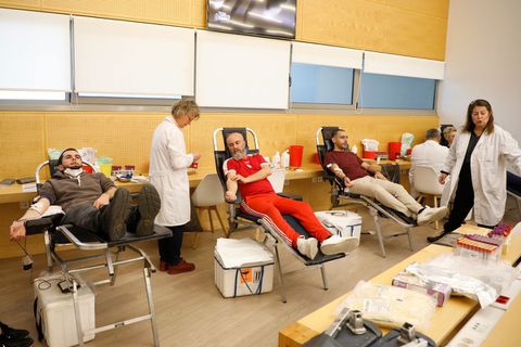Εθελοντική αιμοδοσία στο «Γ. Καραϊσκάκης» από την ΠΑΕ Ολυμπιακός