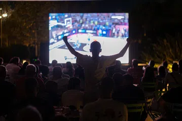 Σε γιγαντοοθόνη στο «Ίδρυμα Σταύρος Νιάρχος» το Ελλάδα - Τουρκία