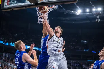 Το εντυπωσιακό κάρφωμα του Βάγκνερ απέναντι στην Φινλανδία (vid)