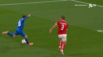 Η Εθνική βγάζει αντίδραση και μειώνει σε 3-1 με τον Τζόλη