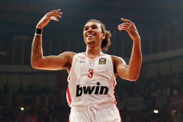 Ο Τάισον Γουόρντ αποθέωσε τους οπαδούς του Ολυμπιακού και τη «Θύρα 7»