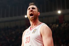 Εντυπωσιακή τάπα του Μιλουτίνοφ στον Σορτς και έξαλλος πανηγυρισμός