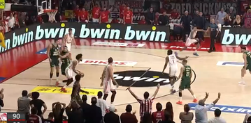 Γιατί ο Σλούκας κράτησε τον Μήτογλου να μην κάνει φάουλ στο Ολυμπιακός-Παναθηναϊκός (vid)