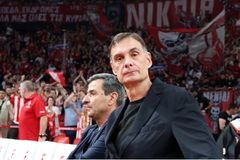 Όταν ο Γιώργος Μπαρτζώκας μπήκε στον αγωνιστικό χώρο του ΣΕΦ