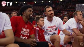 Χαμόγελα, θέαμα και άνετη νίκη: Η... άλλη όψη της επικράτησης του Ολυμπιακού κόντρα στον Προμηθέα (vid)