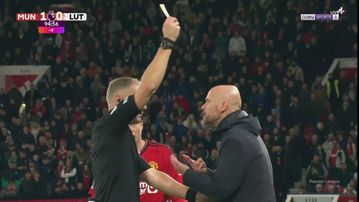 Ο Τεν Χαχ είδε κίτρινη κάρτα κόντρα στη Λούτον και τιμωρήθηκε ενόψει Έβερτον