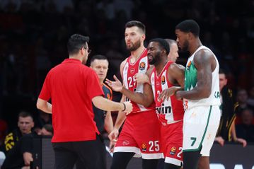 «Παγωμάρα» στο ΣΕΦ με Έβανς - Αποχώρησε τραυματίας, φώναξε απεγνωσμένος  «No Way»