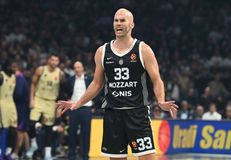 Το «παγωμένο» βλέμμα του Καλάθη στον Σπανούλη (vid)