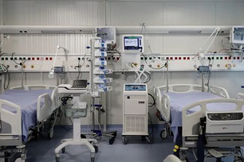 Σε κρίσιμη κατάσταση 22χρονος που κατάπιε μπέργκερ χωρίς να το μασήσει λόγω challenge