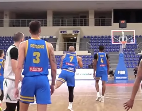 Απίστευτο καλάθι από τον Μουράτο - Σκόραρε με τρίποντο από τη μία άκρη του γηπέδου στην άλλη! (vid)