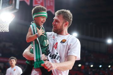 Βεζένκοφ και Ουόκαπ είχαν τρυφερή συνάντηση με τον μικρό Γκος (pics)