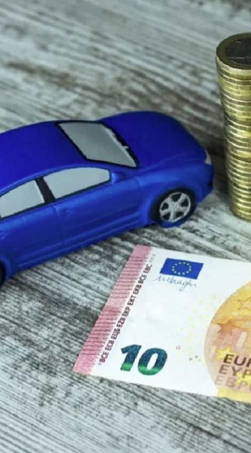 Δεν πληρώνουν μόνο οι Έλληνες πανάκριβα τα αυτοκίνητα