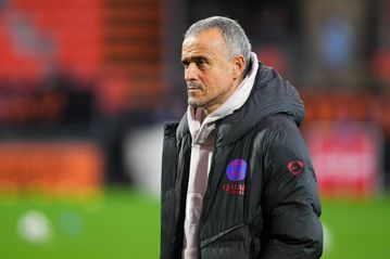 Η πρωτοποριακή τακτική του Λουίς Ενρίκε - Γιατί παρακολουθεί το πρώτο ημίχρονο από τις κερκίδες