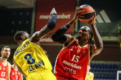 Σε αναπηρικό αμαξίδιο στο αεροδρόμιο του Βελιγραδίου ο Ιζούντου