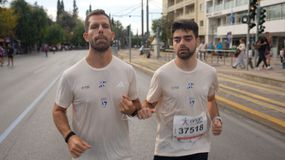 Ο Μαραθώνιος δεν είναι αγώνας, είναι συναίσθημα – Δείτε την ιστορία του Μάριου Σαρέλλα που εμπνέει (vid)
